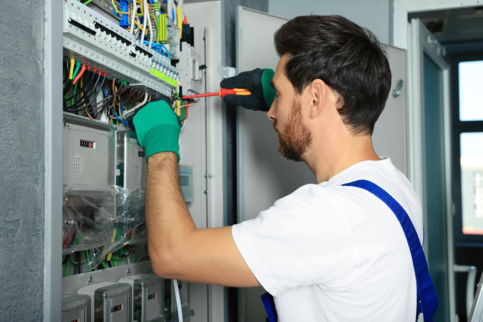Nieder&shy;spannungs&shy;anlagen bei Masala-Elektronik in Frankfurt am Main